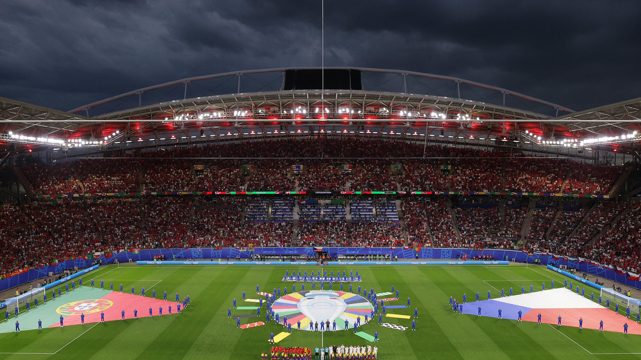 Red Bull Arena: Huyền thoại được tái sinh từ lòng Zentralstadion