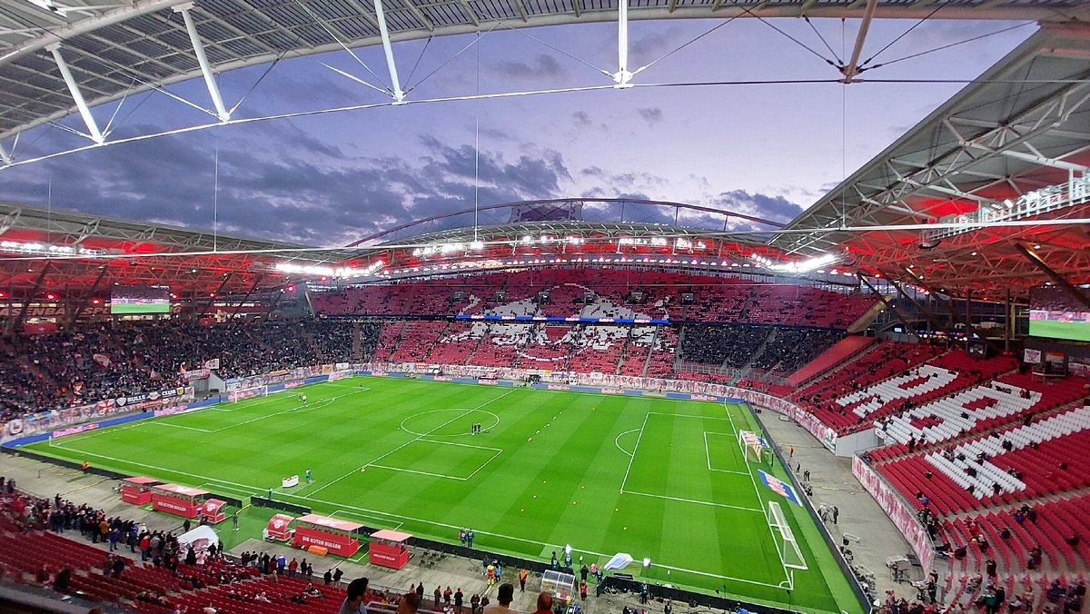 Red Bull Arena: Huyền thoại được tái sinh từ lòng Zentralstadion